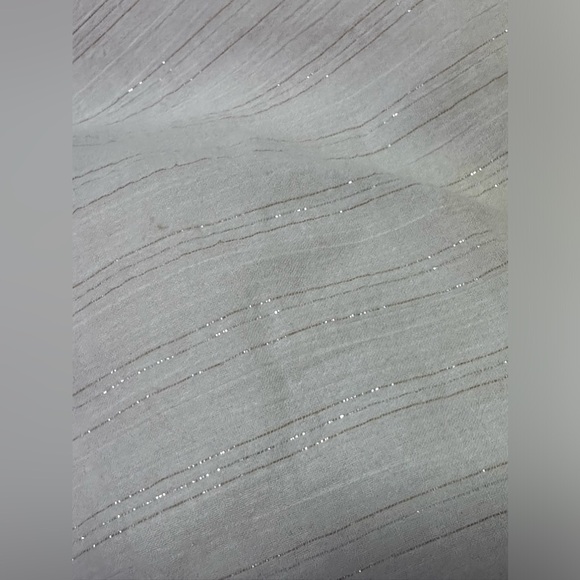 Ella Moss Ivory & Metallic Gold Pinstripe V-Neck Short Sleeve Tie Waist Blouse S - Picture 8 of 9